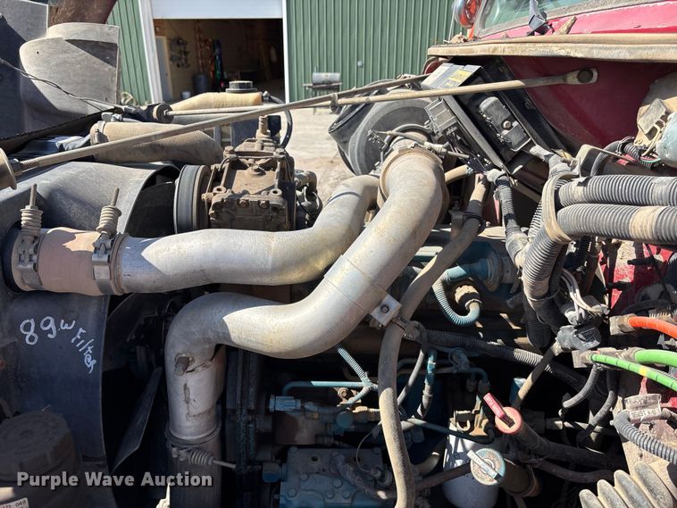 image for item ET4685 1998 International 4900 digger derrick truck