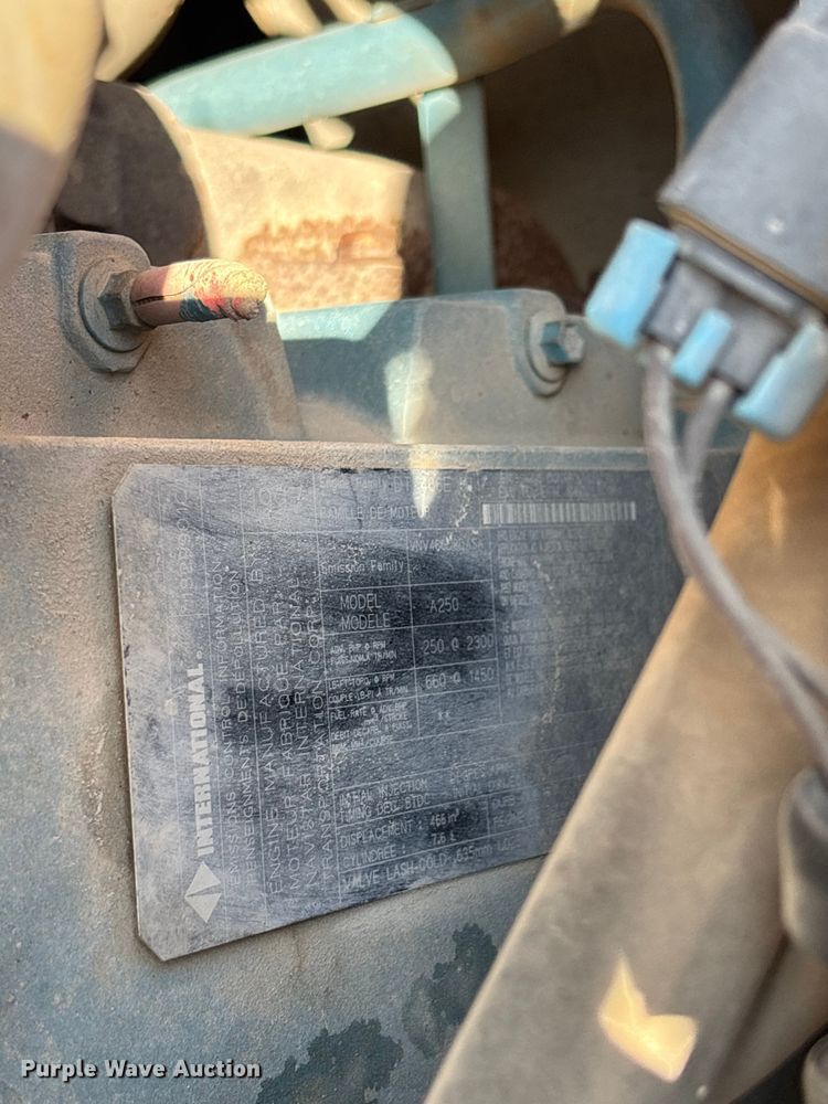 image for item ET4685 1998 International 4900 digger derrick truck