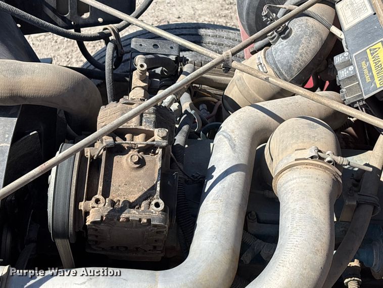 image for item ET4685 1998 International 4900 digger derrick truck