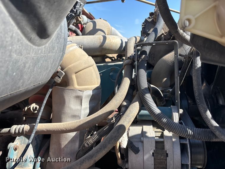 image for item ET4685 1998 International 4900 digger derrick truck