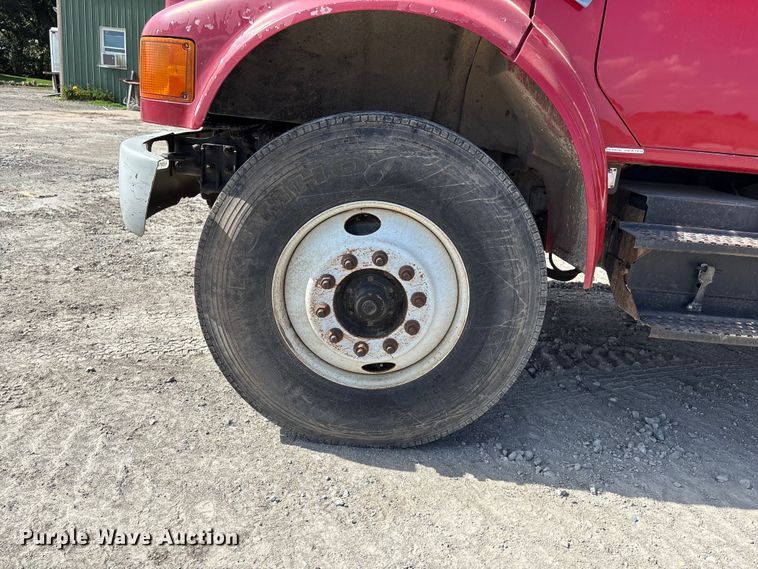 image for item ET4685 1998 International 4900 digger derrick truck