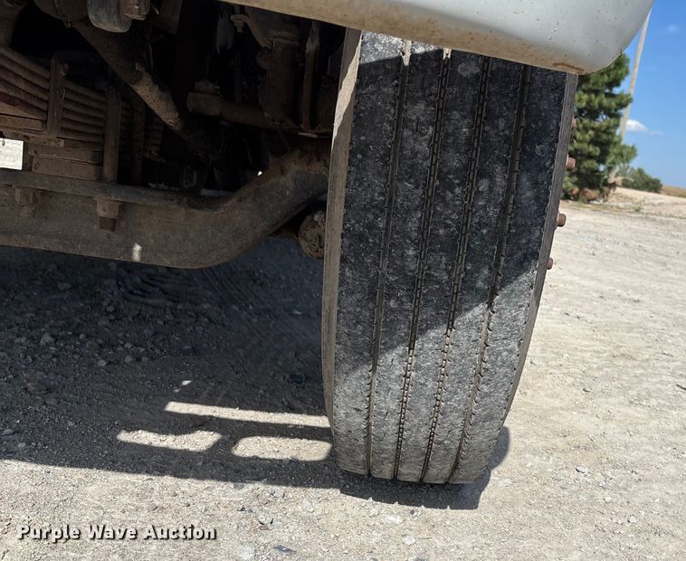 image for item ET4685 1998 International 4900 digger derrick truck