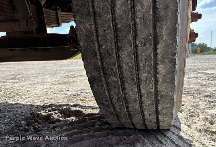 image for item ET4685 1998 International 4900 digger derrick truck