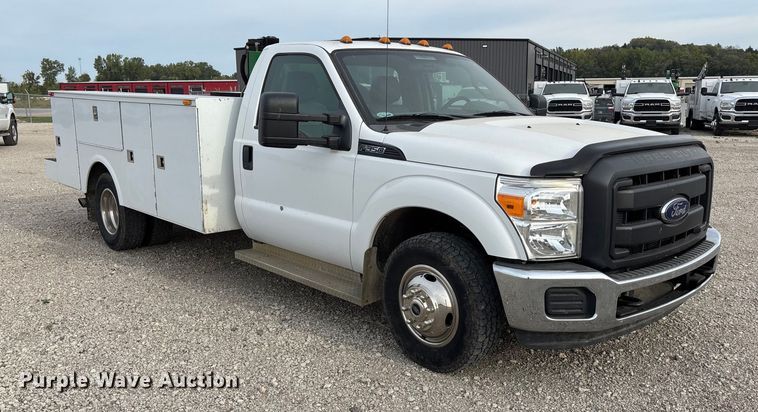 image for item ET4689 2014 Ford F350 Super Duty utility bed pickup truck