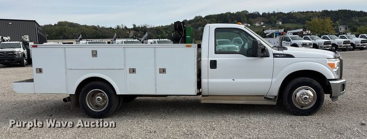 image for item ET4689 2014 Ford F350 Super Duty utility bed pickup truck