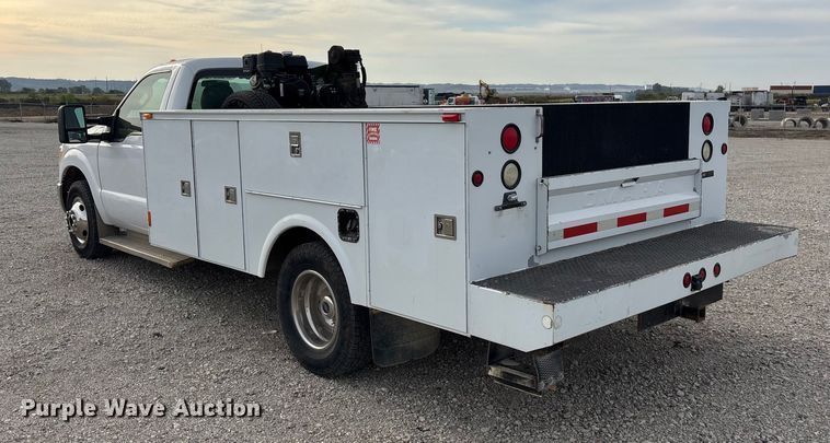 image for item ET4689 2014 Ford F350 Super Duty utility bed pickup truck