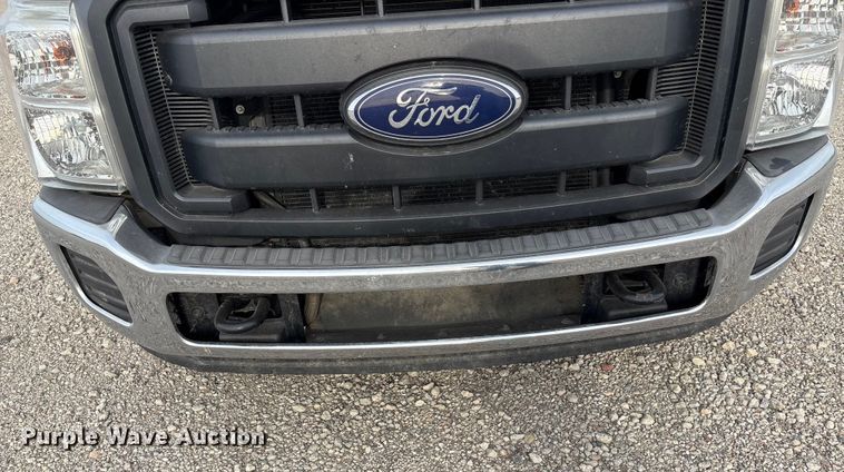 image for item ET4689 2014 Ford F350 Super Duty utility bed pickup truck