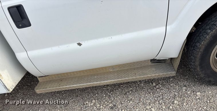 image for item ET4689 2014 Ford F350 Super Duty utility bed pickup truck