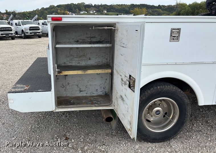 image for item ET4689 2014 Ford F350 Super Duty utility bed pickup truck