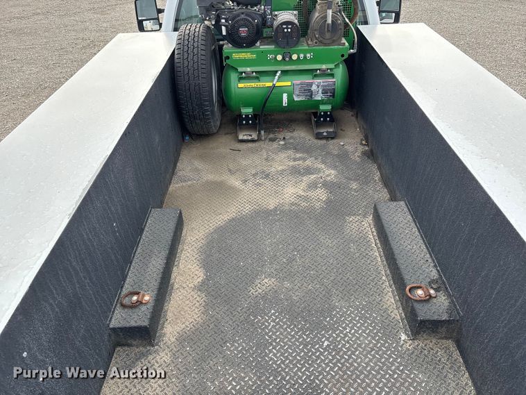 image for item ET4689 2014 Ford F350 Super Duty utility bed pickup truck