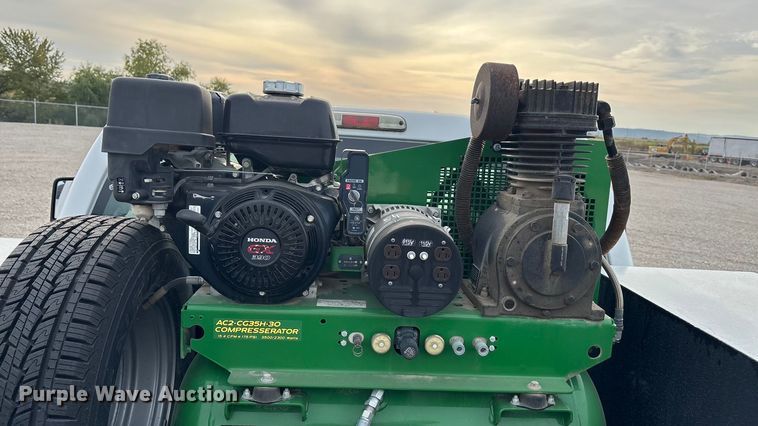 image for item ET4689 2014 Ford F350 Super Duty utility bed pickup truck