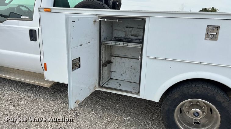 image for item ET4689 2014 Ford F350 Super Duty utility bed pickup truck