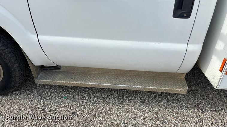 image for item ET4689 2014 Ford F350 Super Duty utility bed pickup truck