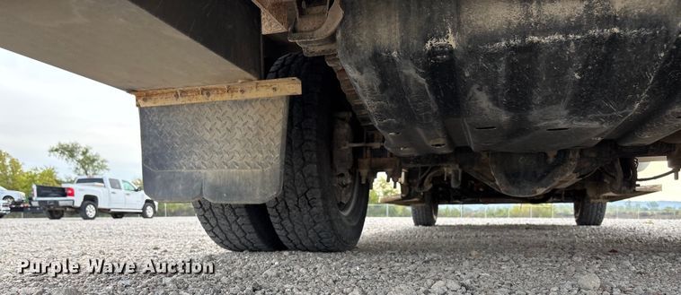 image for item ET4689 2014 Ford F350 Super Duty utility bed pickup truck