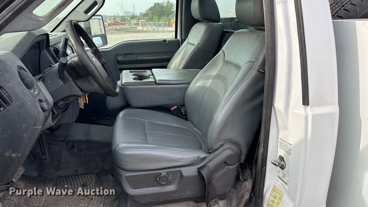 image for item ET4689 2014 Ford F350 Super Duty utility bed pickup truck