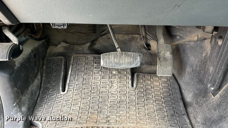 image for item ET4689 2014 Ford F350 Super Duty utility bed pickup truck