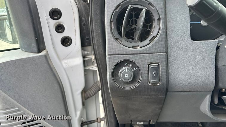 image for item ET4689 2014 Ford F350 Super Duty utility bed pickup truck