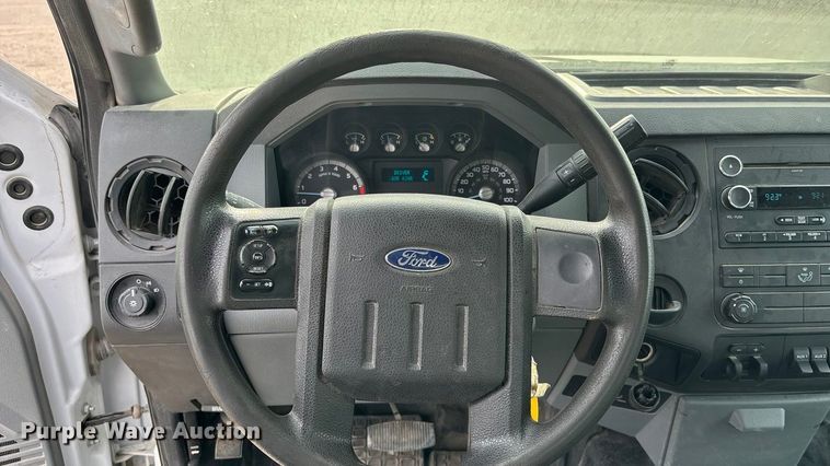 image for item ET4689 2014 Ford F350 Super Duty utility bed pickup truck