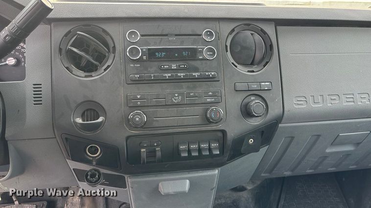 image for item ET4689 2014 Ford F350 Super Duty utility bed pickup truck