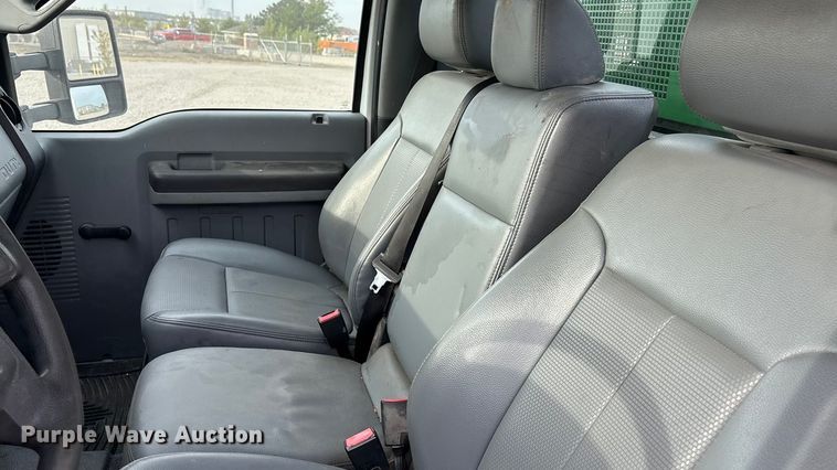 image for item ET4689 2014 Ford F350 Super Duty utility bed pickup truck