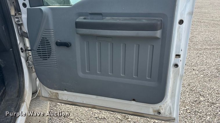 image for item ET4689 2014 Ford F350 Super Duty utility bed pickup truck