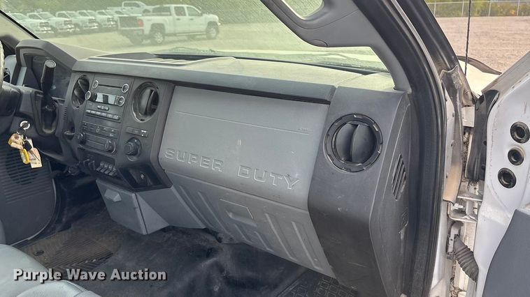 image for item ET4689 2014 Ford F350 Super Duty utility bed pickup truck