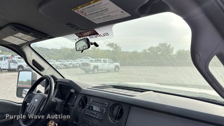 image for item ET4689 2014 Ford F350 Super Duty utility bed pickup truck