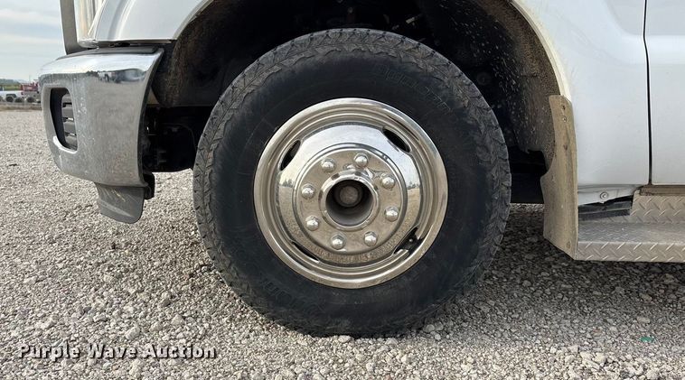 image for item ET4689 2014 Ford F350 Super Duty utility bed pickup truck