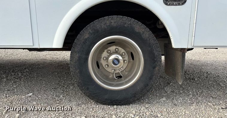 image for item ET4689 2014 Ford F350 Super Duty utility bed pickup truck