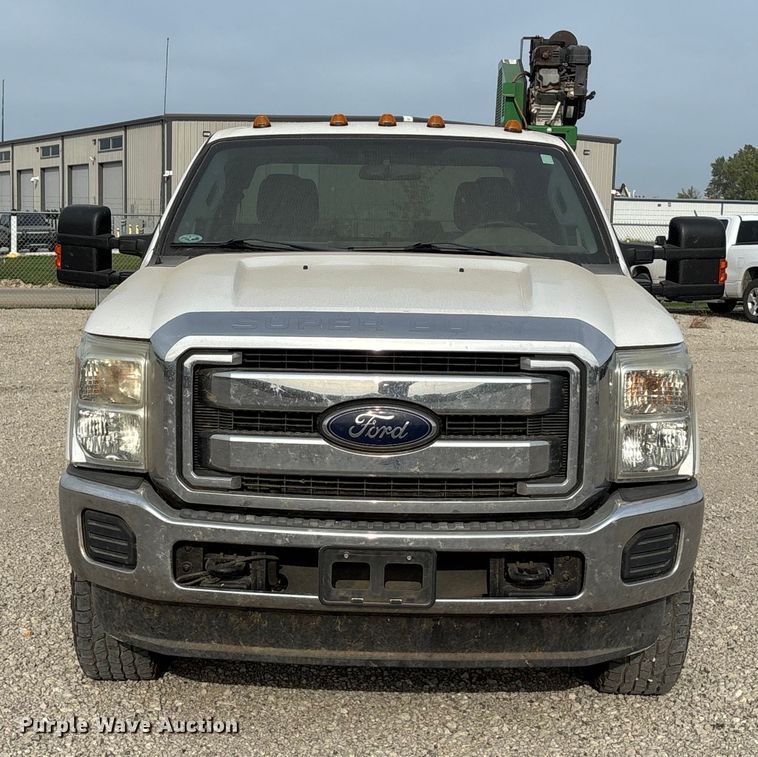 image for item ET4691 2014 Ford F250 Super Duty utility bed pickup truck