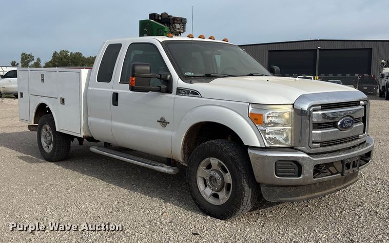 image for item ET4691 2014 Ford F250 Super Duty utility bed pickup truck