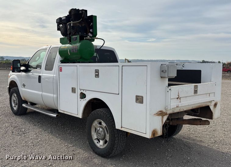 image for item ET4691 2014 Ford F250 Super Duty utility bed pickup truck