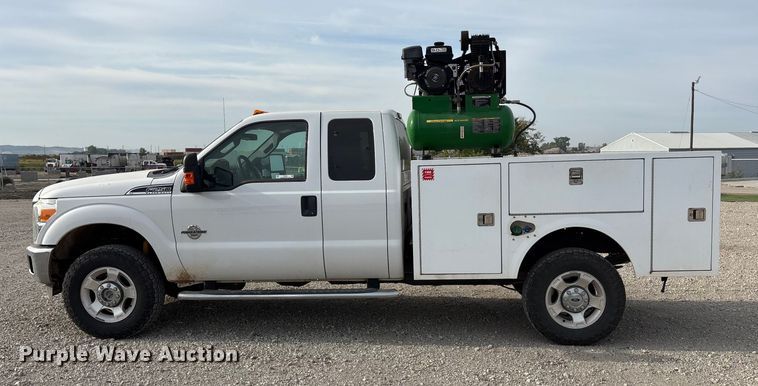 image for item ET4691 2014 Ford F250 Super Duty utility bed pickup truck