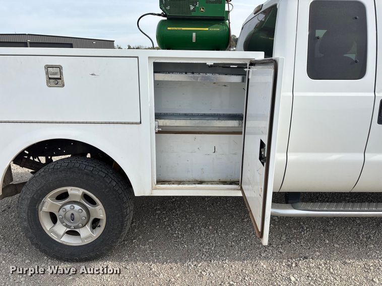 image for item ET4691 2014 Ford F250 Super Duty utility bed pickup truck