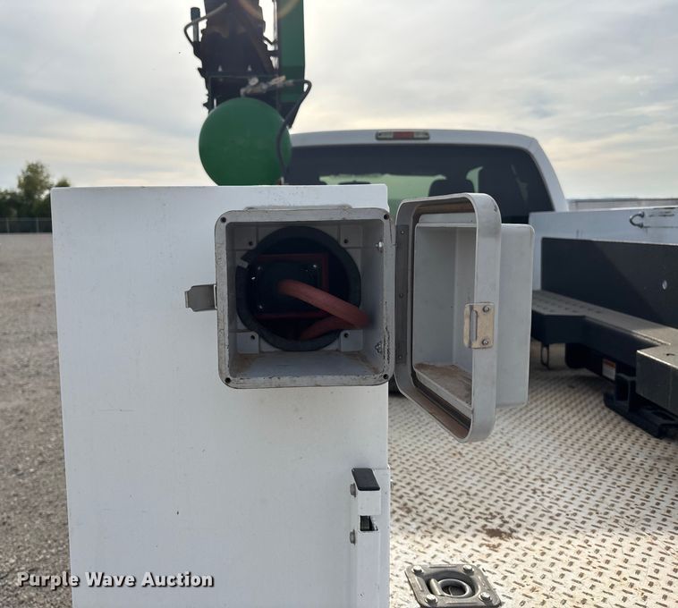 image for item ET4691 2014 Ford F250 Super Duty utility bed pickup truck