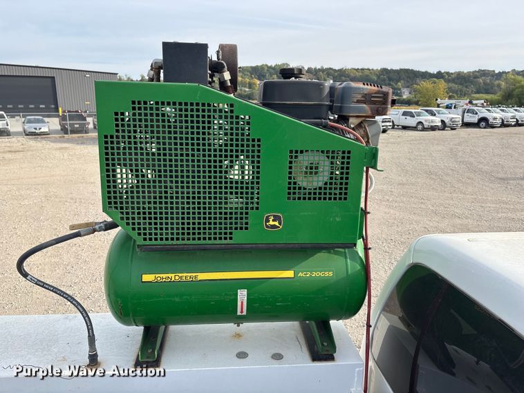 image for item ET4691 2014 Ford F250 Super Duty utility bed pickup truck