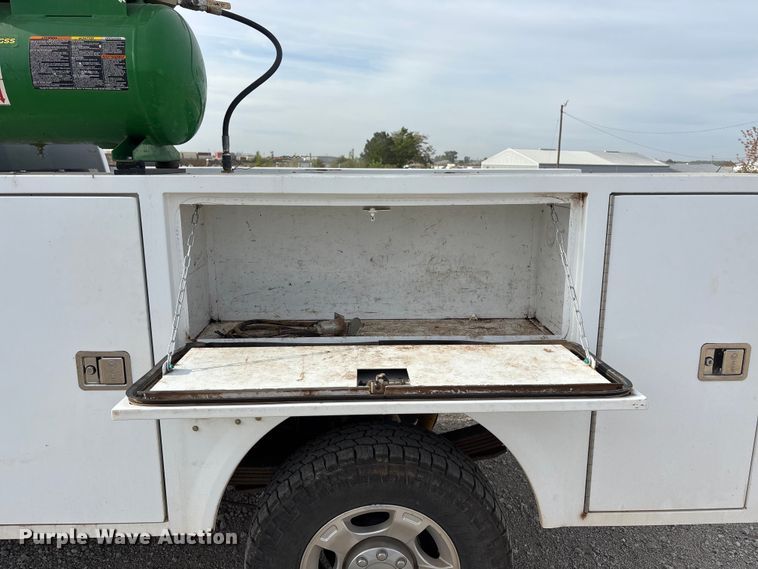 image for item ET4691 2014 Ford F250 Super Duty utility bed pickup truck