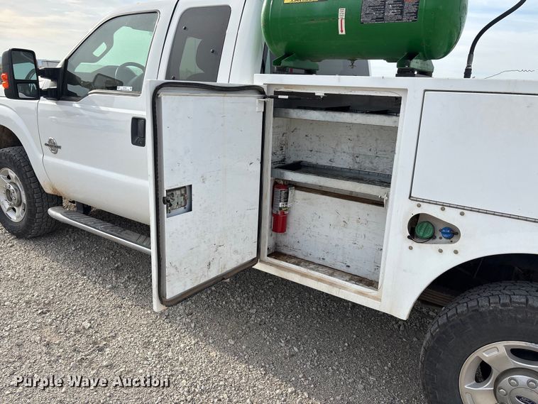 image for item ET4691 2014 Ford F250 Super Duty utility bed pickup truck