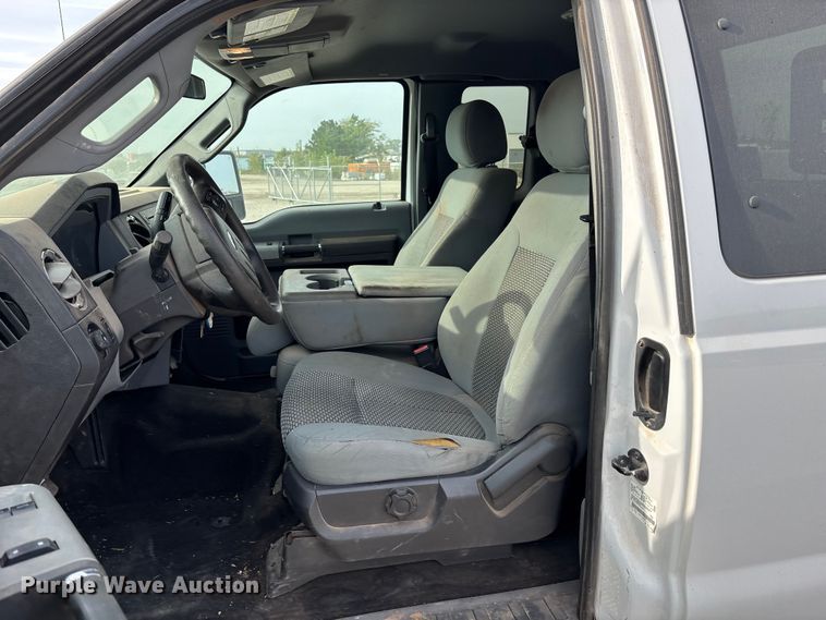 image for item ET4691 2014 Ford F250 Super Duty utility bed pickup truck