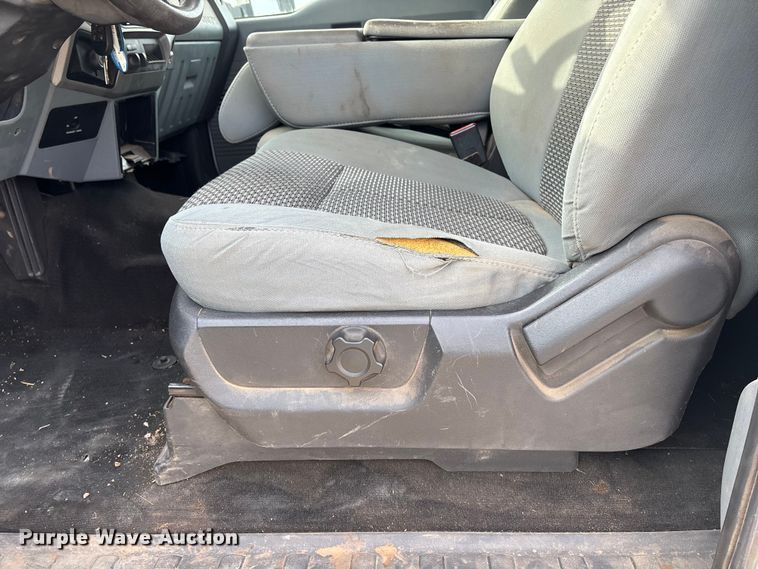 image for item ET4691 2014 Ford F250 Super Duty utility bed pickup truck