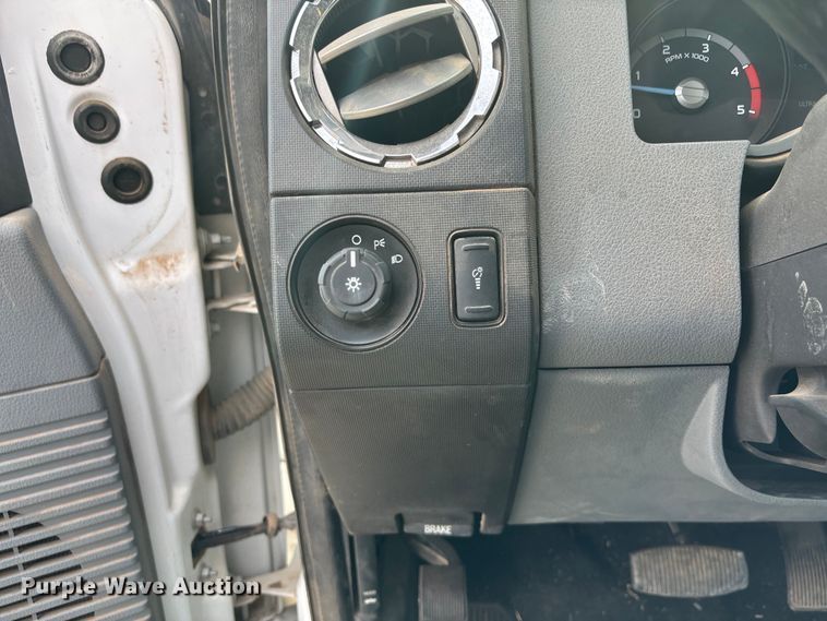 image for item ET4691 2014 Ford F250 Super Duty utility bed pickup truck