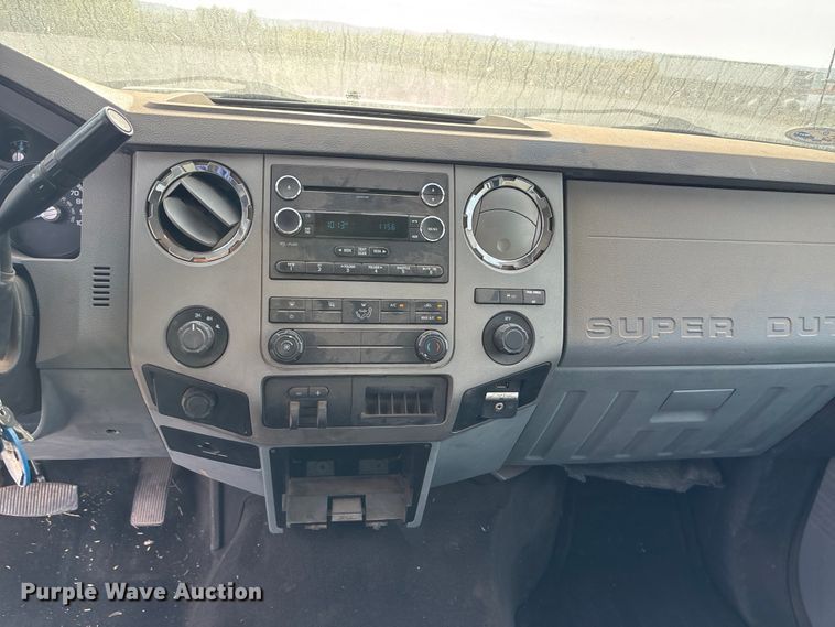 image for item ET4691 2014 Ford F250 Super Duty utility bed pickup truck