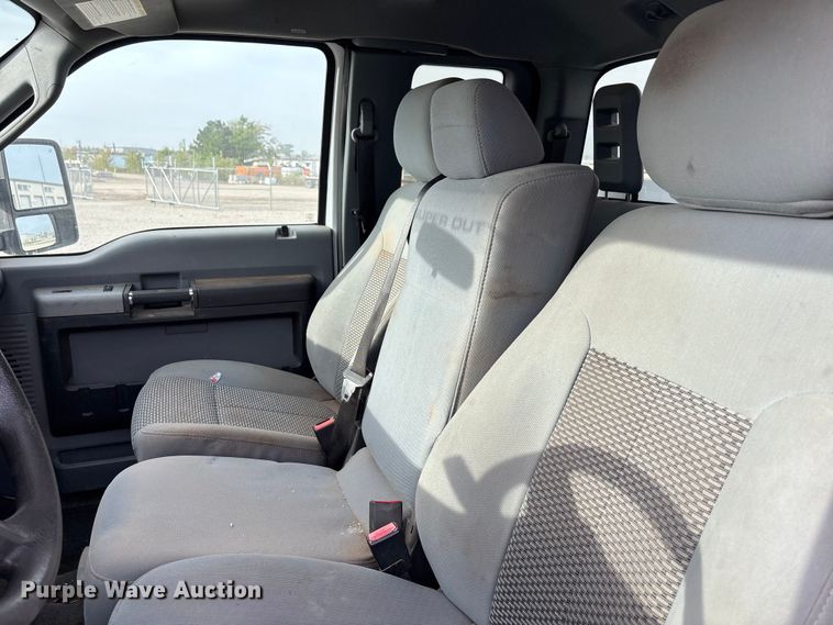 image for item ET4691 2014 Ford F250 Super Duty utility bed pickup truck