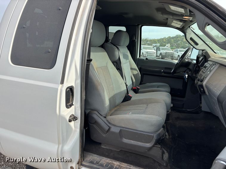 image for item ET4691 2014 Ford F250 Super Duty utility bed pickup truck