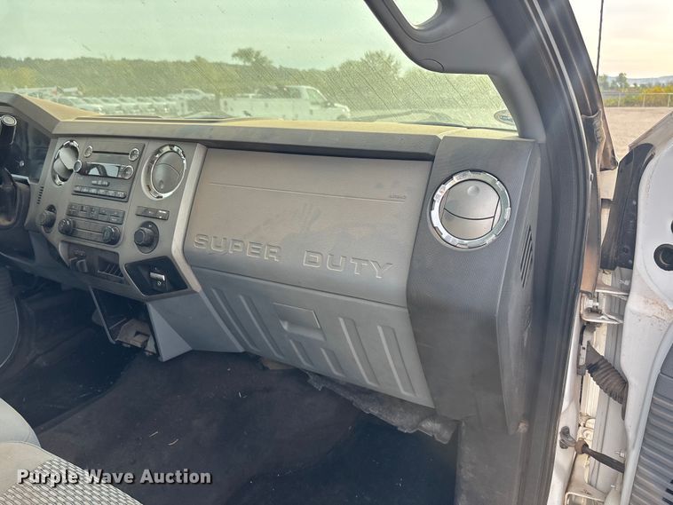 image for item ET4691 2014 Ford F250 Super Duty utility bed pickup truck