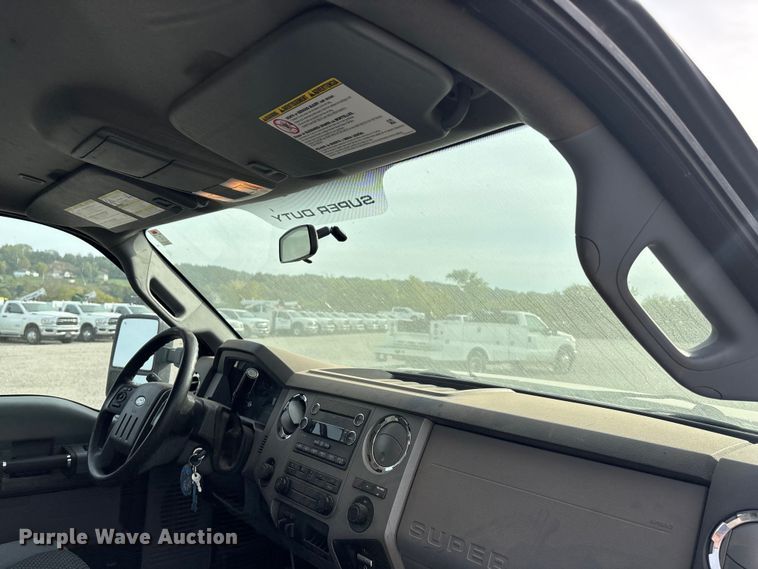 image for item ET4691 2014 Ford F250 Super Duty utility bed pickup truck