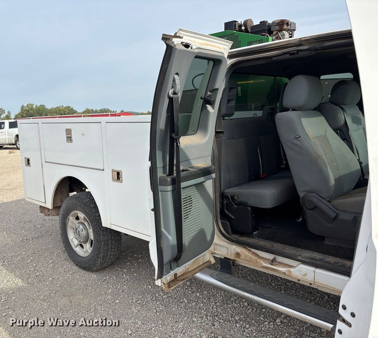 image for item ET4691 2014 Ford F250 Super Duty utility bed pickup truck