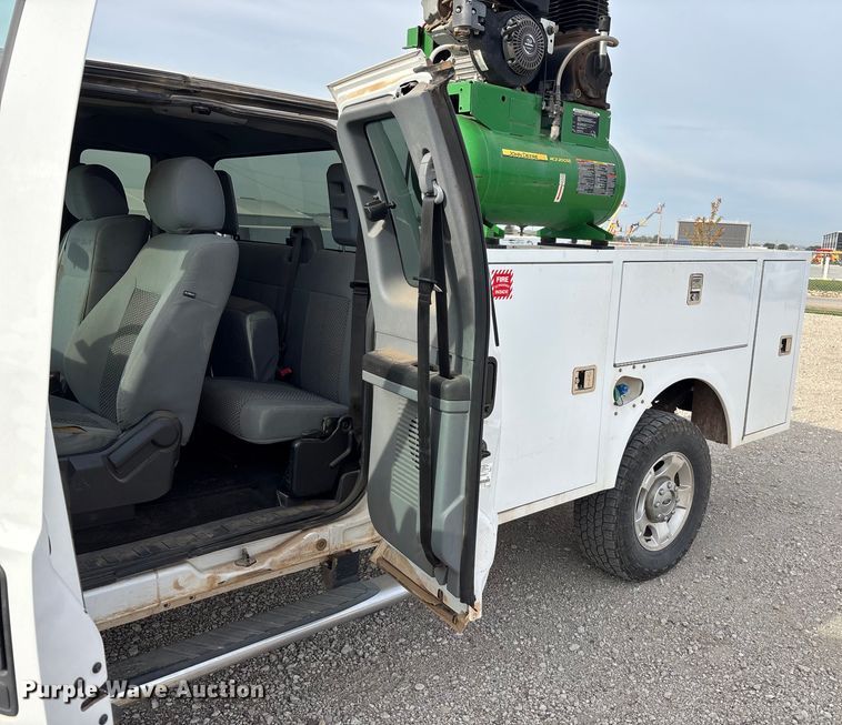 image for item ET4691 2014 Ford F250 Super Duty utility bed pickup truck