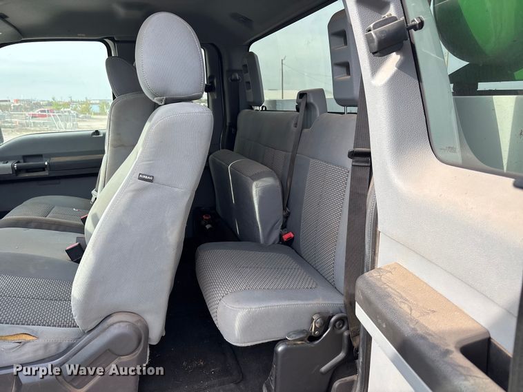 image for item ET4691 2014 Ford F250 Super Duty utility bed pickup truck