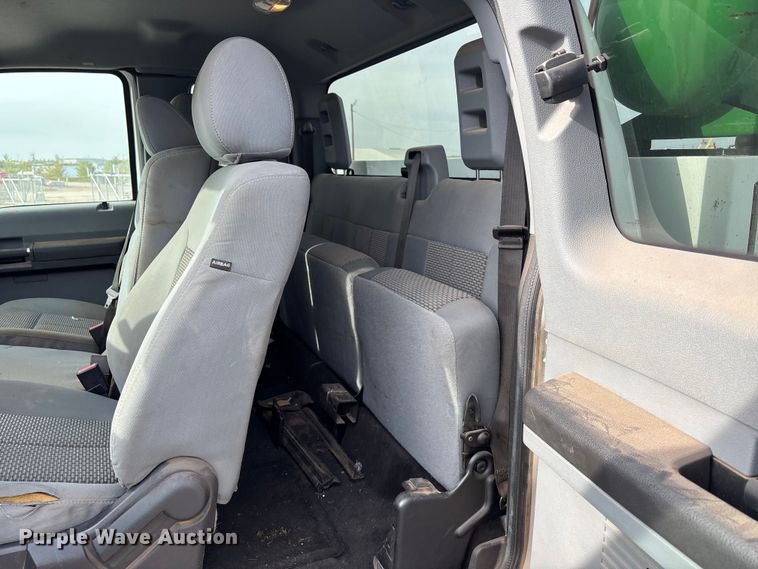 image for item ET4691 2014 Ford F250 Super Duty utility bed pickup truck